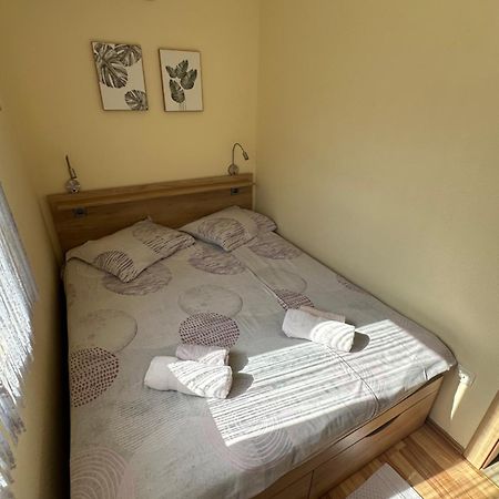 Apartmani Dora I Kati Оребич Экстерьер фото