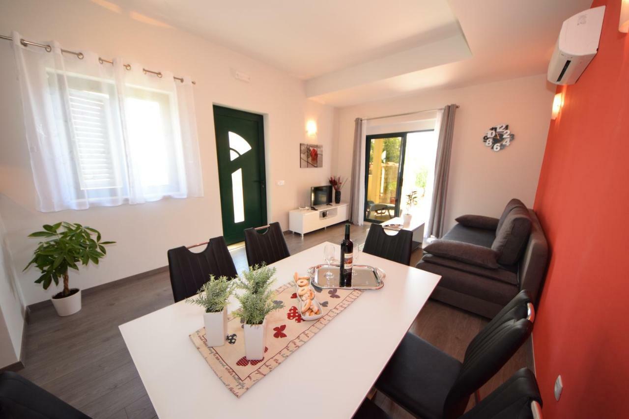 Apartmani Dora I Kati Оребич Экстерьер фото
