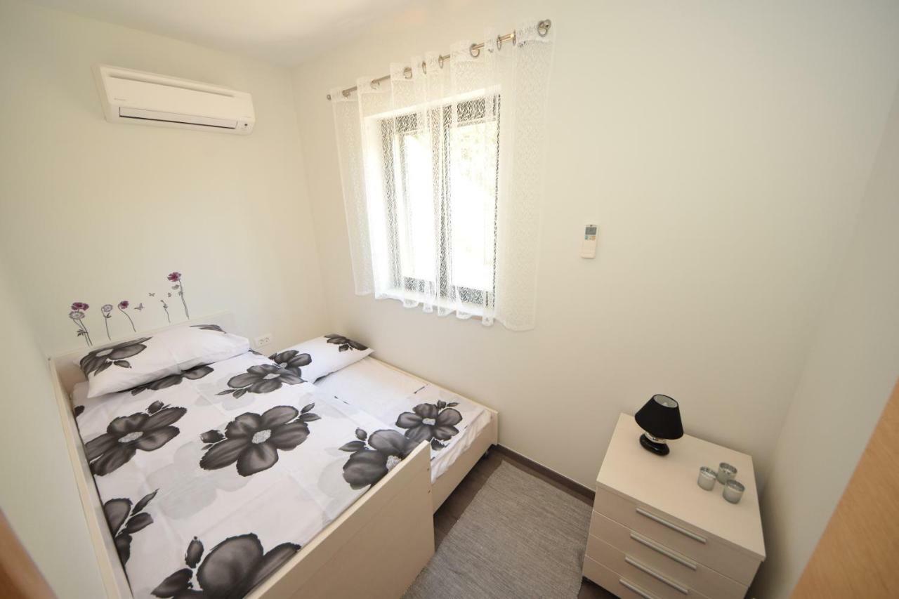 Apartmani Dora I Kati Оребич Экстерьер фото