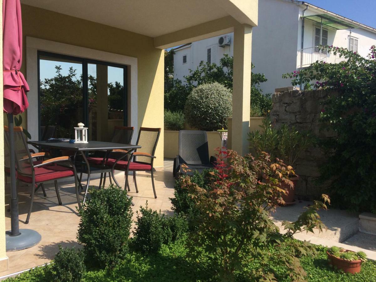 Apartmani Dora I Kati Оребич Экстерьер фото