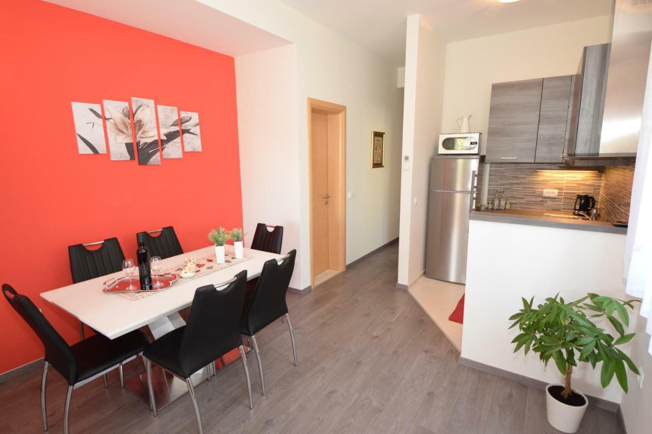 Apartmani Dora I Kati Оребич Экстерьер фото