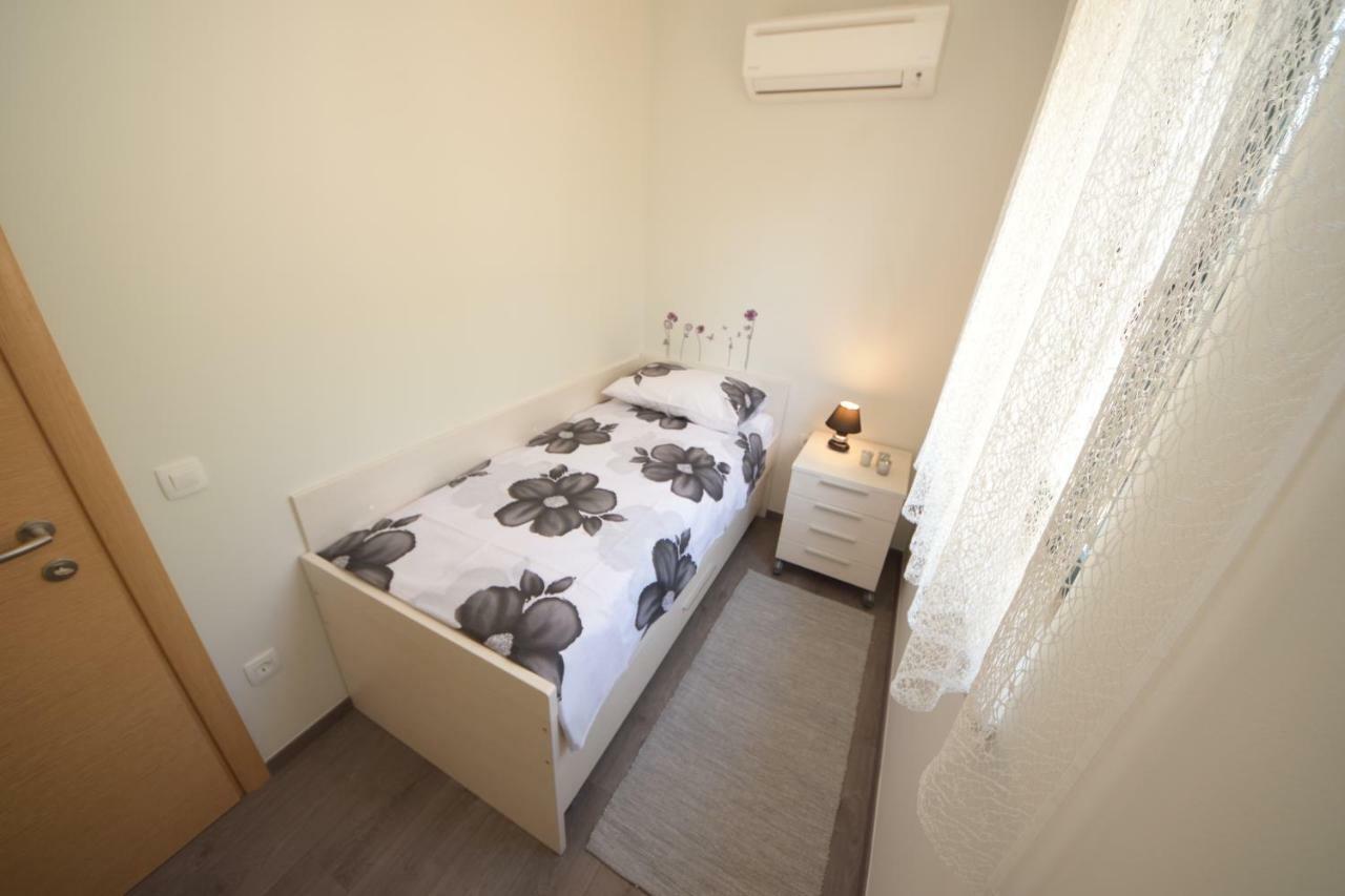 Apartmani Dora I Kati Оребич Экстерьер фото