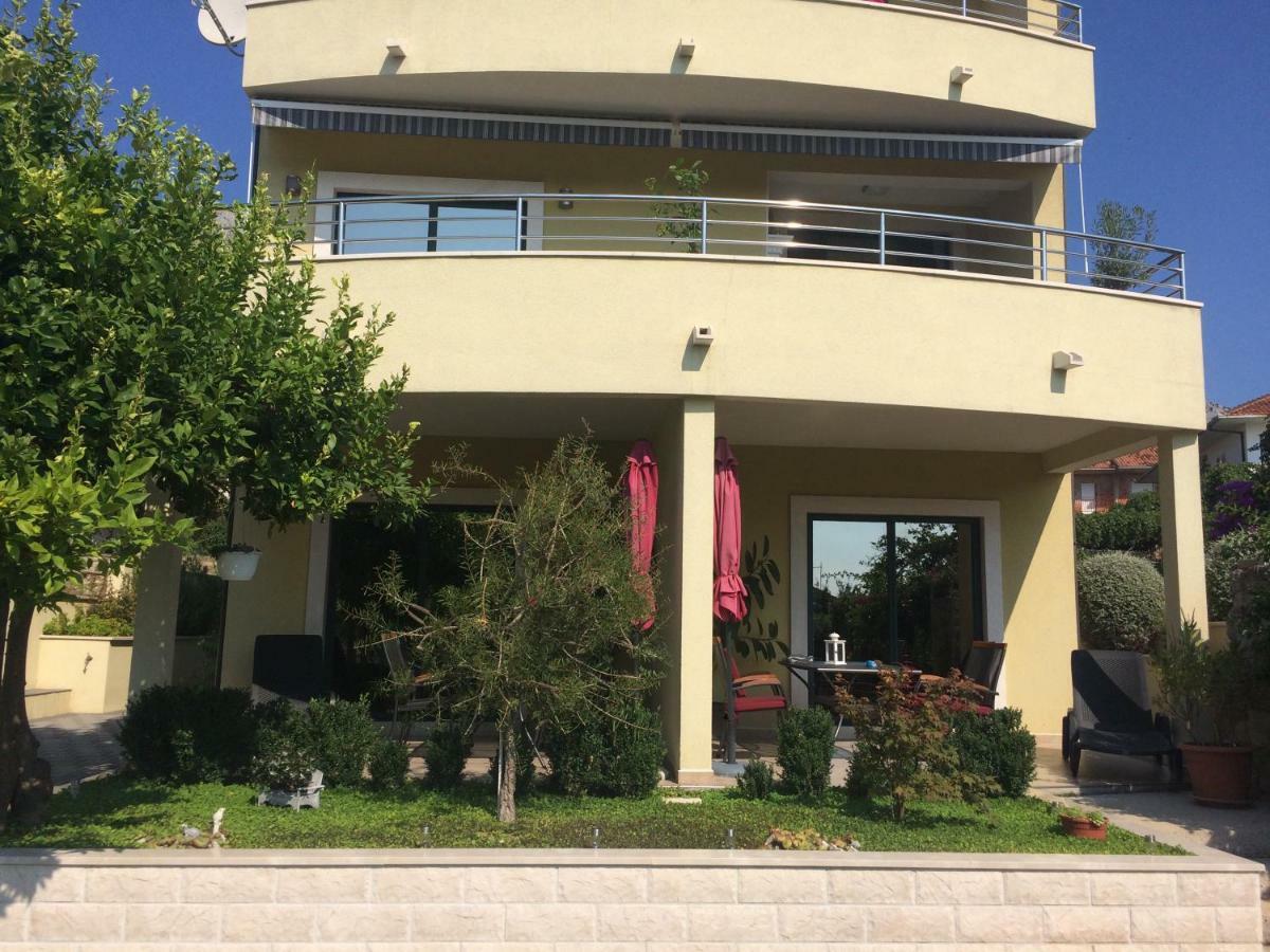 Apartmani Dora I Kati Оребич Экстерьер фото