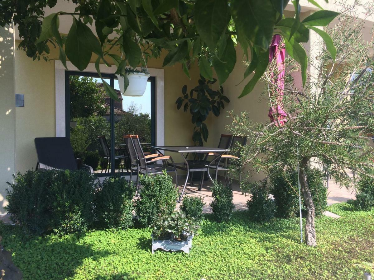 Apartmani Dora I Kati Оребич Экстерьер фото