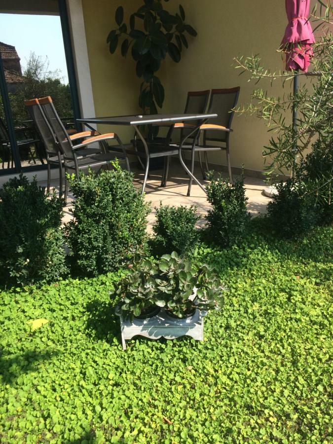 Apartmani Dora I Kati Оребич Экстерьер фото