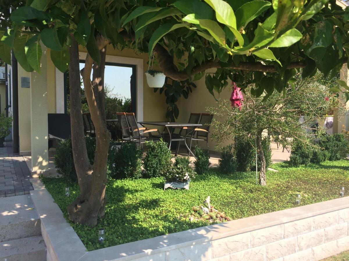 Apartmani Dora I Kati Оребич Экстерьер фото